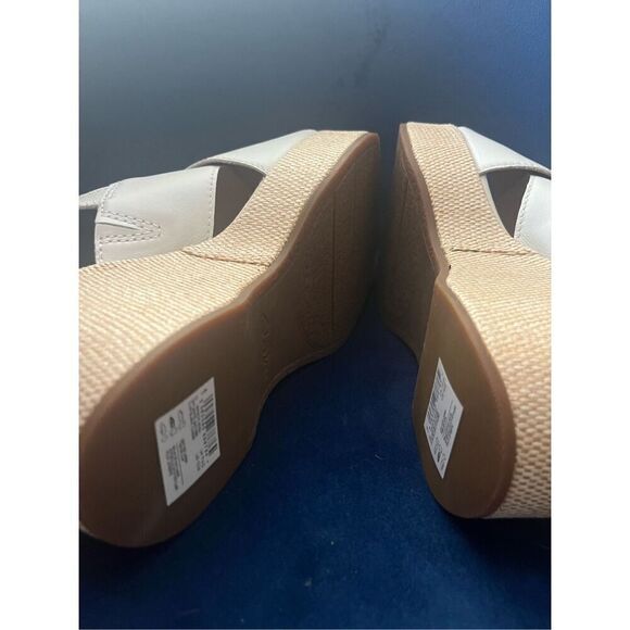 Clarks White‎ and Tan Heeled Sandals - Picture 7 of 9